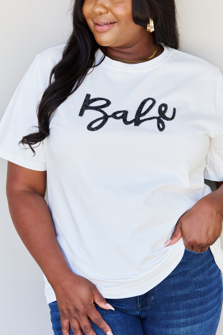 Davi & Dani "Babe" Full Size Glitter Lettering Printed T-Shirt in White