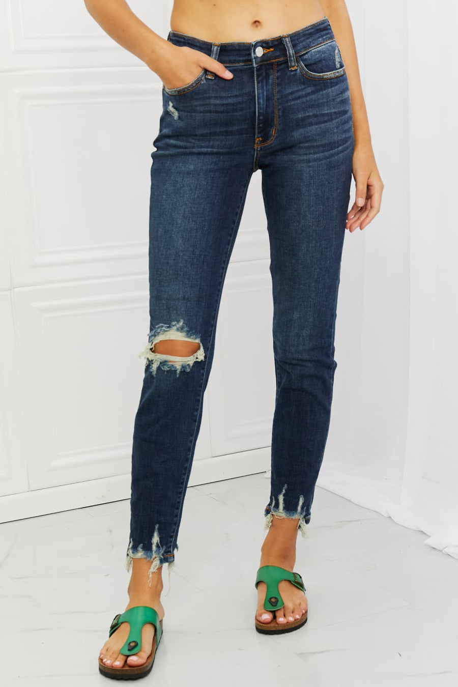 Judy Blue Melaney Full Size Mid Rise Distressed Relaxed Fit Jeans