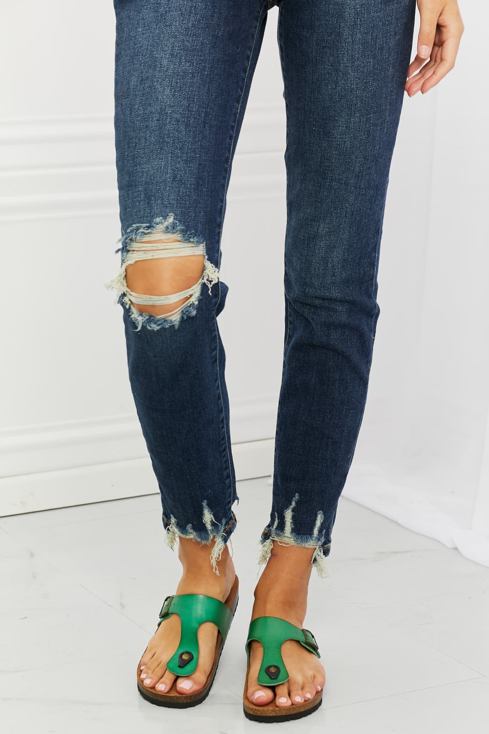 Judy Blue Melaney Full Size Mid Rise Distressed Relaxed Fit Jeans