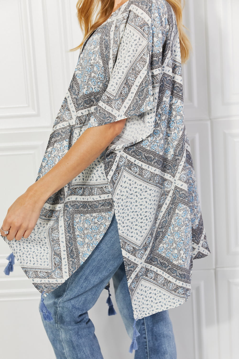 Justin Taylor Paisley Design Kimono in Gray