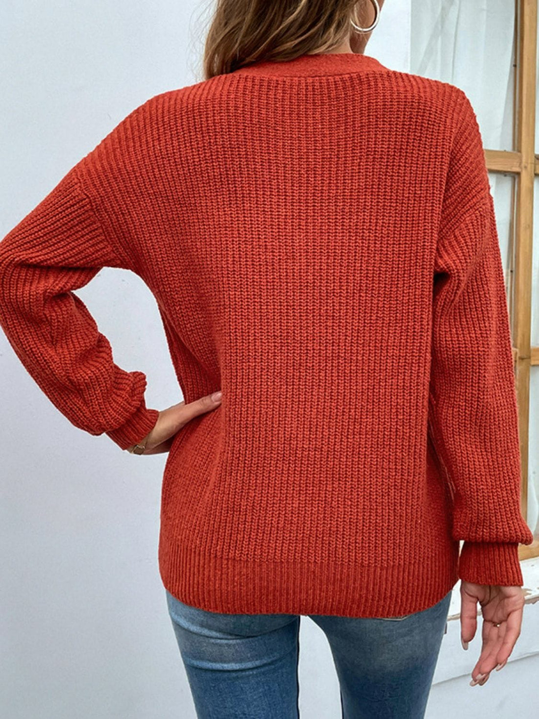 Shape Code HBS/RBS/TBS Knit Knit-Cutout V-Neck Rib-Knit Sweater